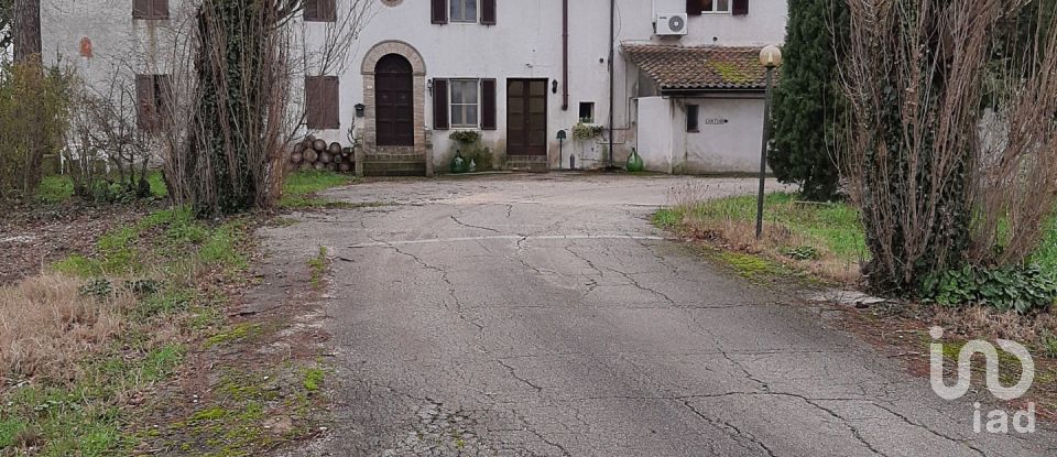 Quadrilocale di 97 m² a Spello (06038)