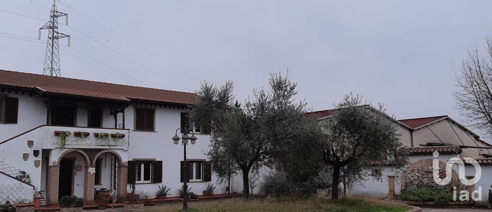 Quadrilocale di 97 m² a Spello (06038)