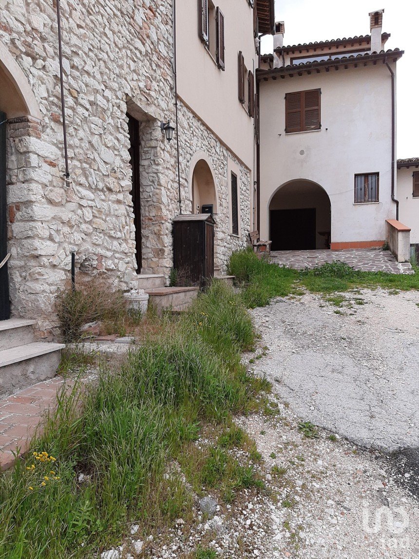 Apartment 5 rooms of 90 m² in Foligno (06034)