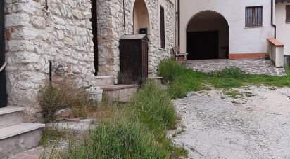 Appartamento 5 locali di 90 m² a Foligno (06034)