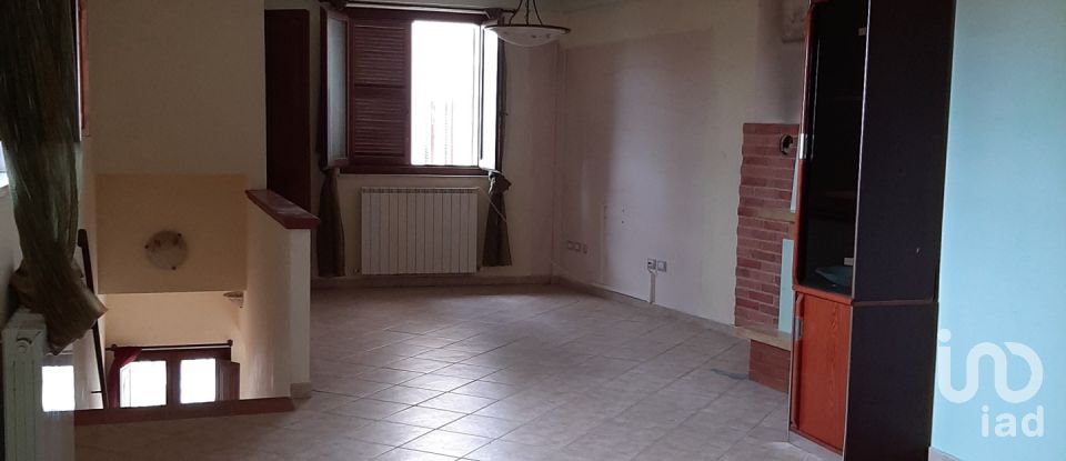 Apartment 5 rooms of 90 m² in Foligno (06034)