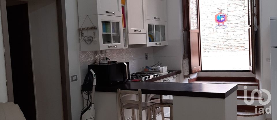 Apartment 5 rooms of 214 m² in Foligno (06034)