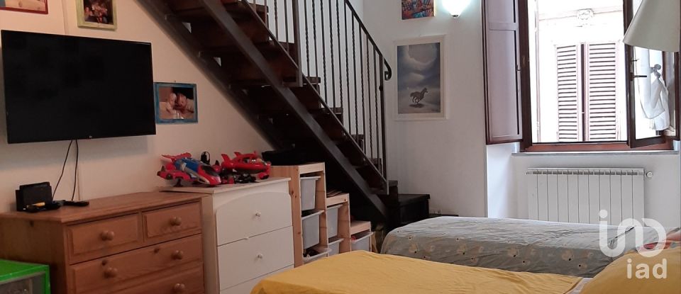 Apartment 5 rooms of 214 m² in Foligno (06034)