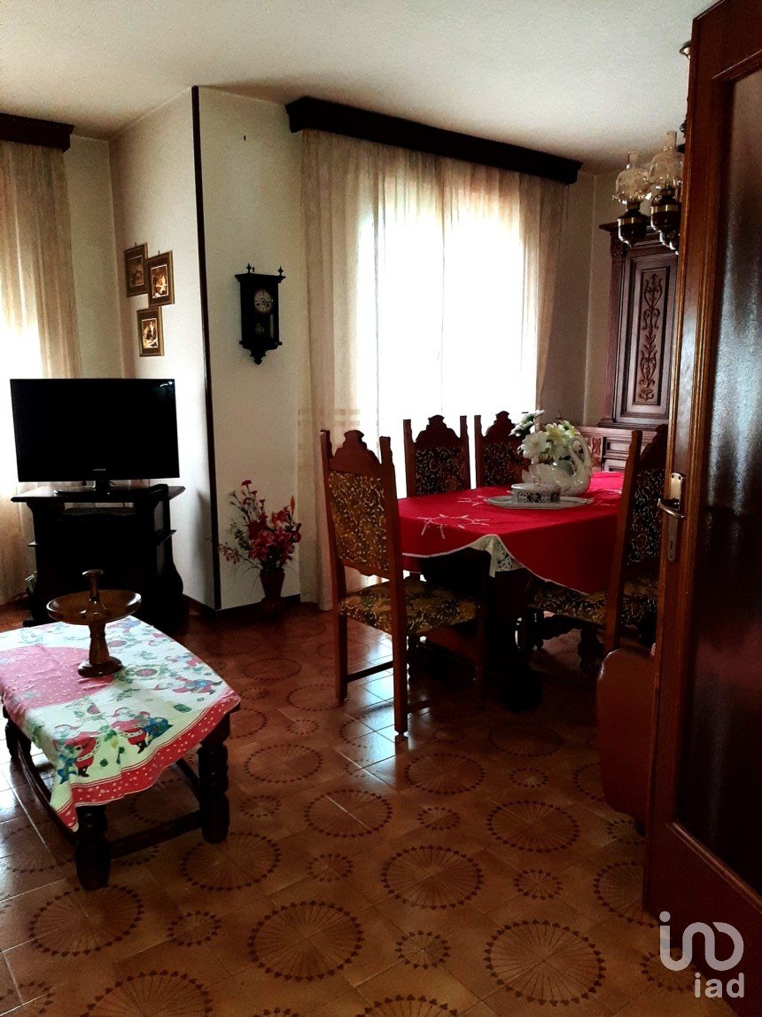 Apartment 7 rooms of 110 m² in Foligno (06034)