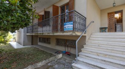 Villa 16 locali di 280 m² in Offagna (60020)