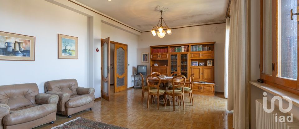 Villa 16 locali di 280 m² in Offagna (60020)