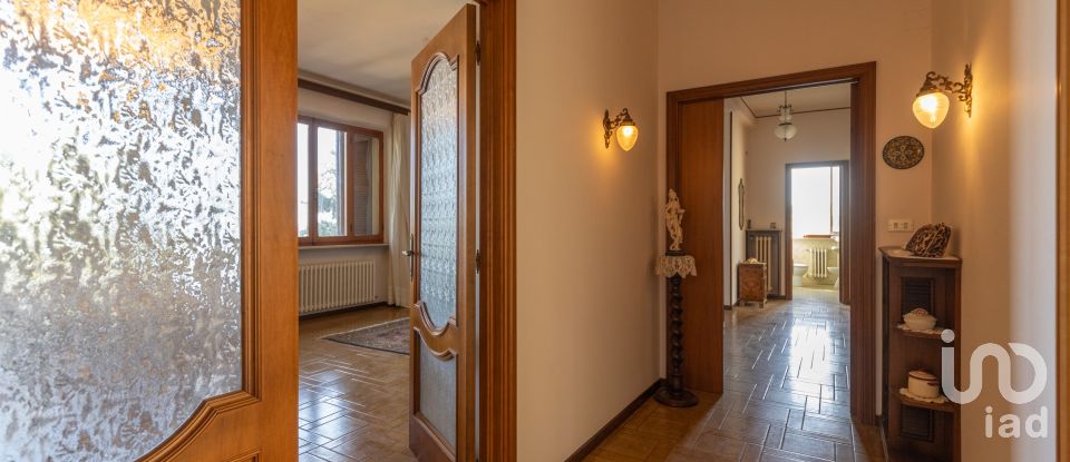 Villa 16 locali di 280 m² in Offagna (60020)