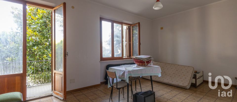 Villa 16 locali di 280 m² in Offagna (60020)