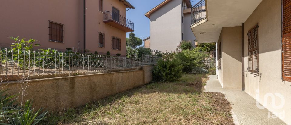 Villa 16 locali di 280 m² in Offagna (60020)