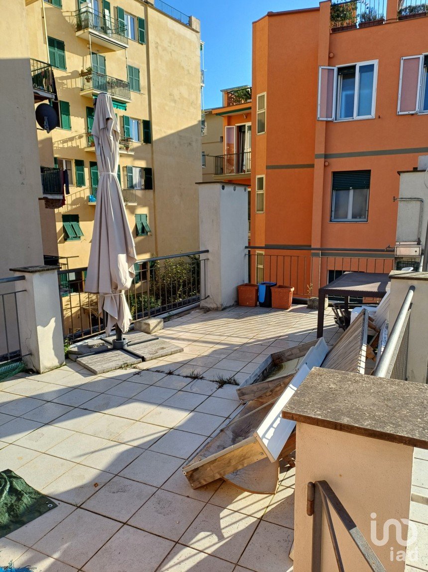 Three-room apartment of 82 m² in Genova (16148)