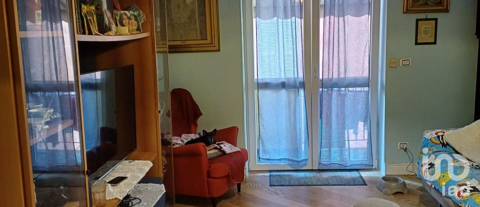 Three-room apartment of 82 m² in Genova (16148)