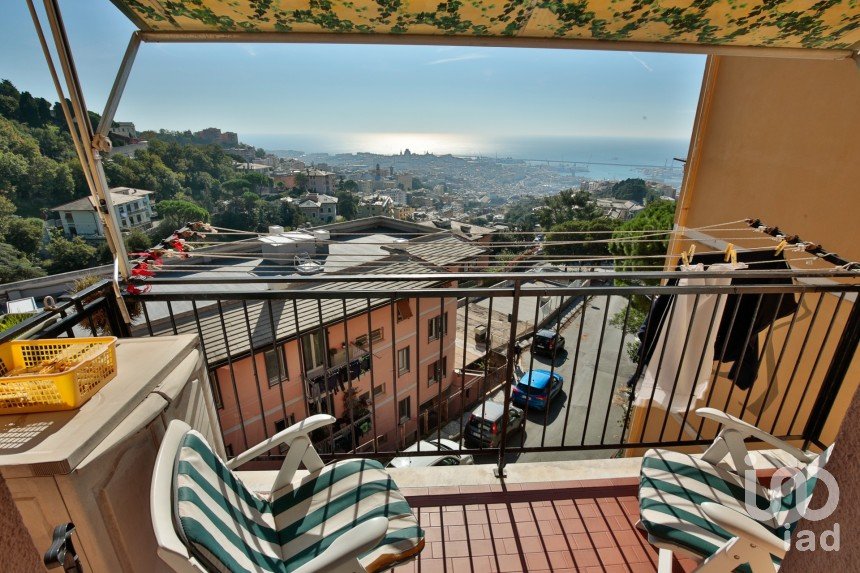 Four-room apartment of 85 m² in Genova (16136)