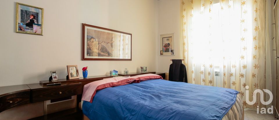 Four-room apartment of 85 m² in Genova (16136)