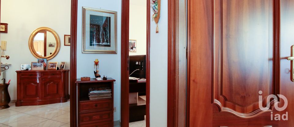 Four-room apartment of 85 m² in Genova (16136)