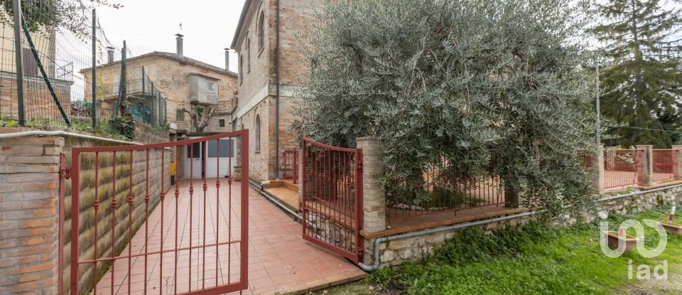 Apartment 7 rooms of 228 m² in Montottone (63843)