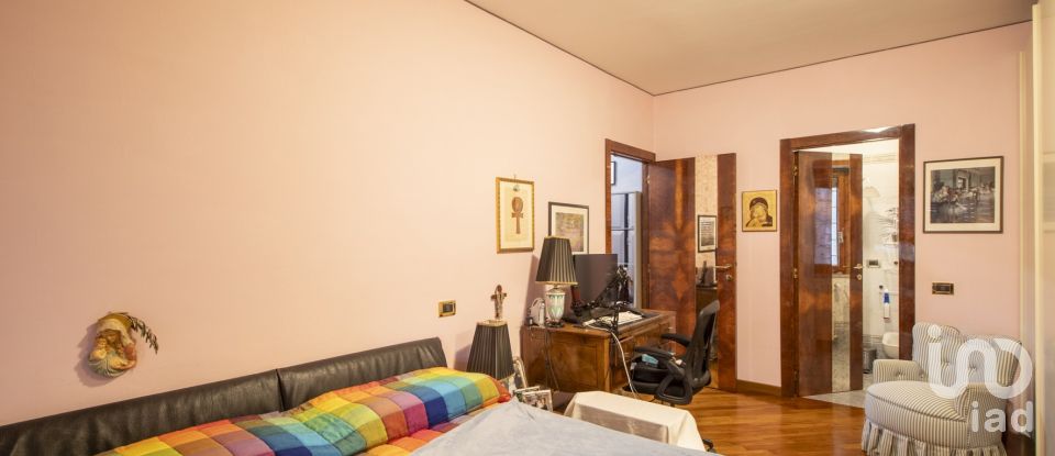 Appartamento 8 locali di 180 m² a Roma (00143)