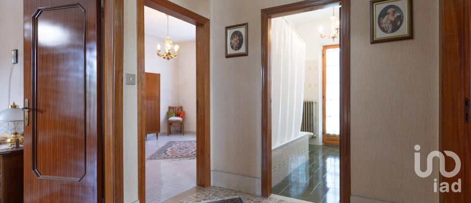 Casa indipendente 9 locali di 300 m² in Santa Maria Nuova (60030)