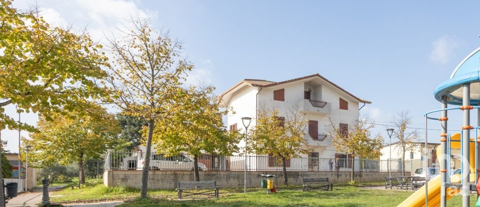 Casa indipendente 9 locali di 300 m² in Santa Maria Nuova (60030)