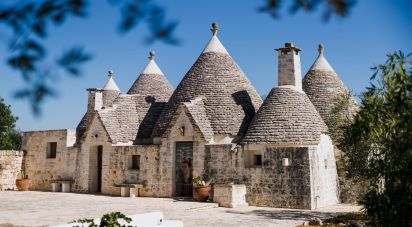 Trullo 7 locali di 150 m² in Cisternino (72014)