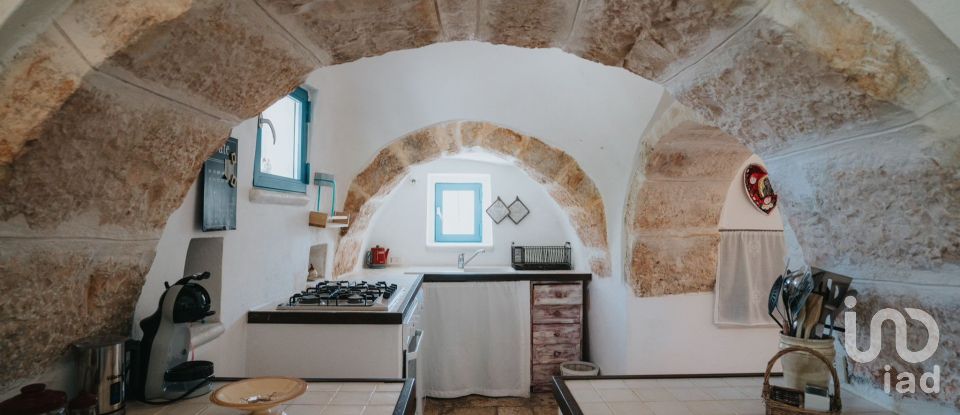 Trullo 6 locali di 180 m² in Cisternino (72014)