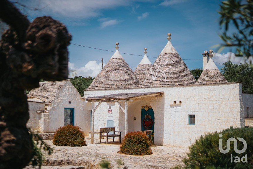 Trullo 6 locali di 180 m² in Cisternino (72014)