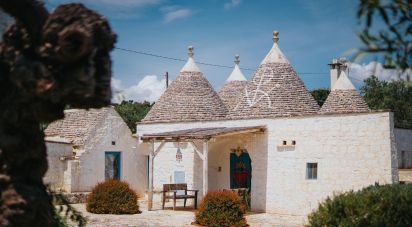 Trullo 6 locali di 180 m² in Cisternino (72014)