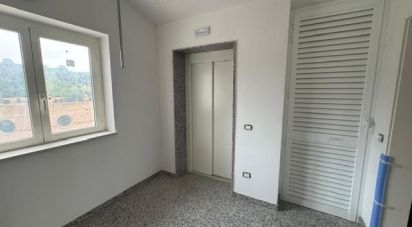 Appartamento 5 locali di 120 m² a Bellante (64020)