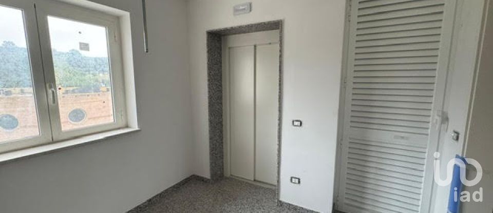 Appartamento 5 locali di 120 m² a Bellante (64020)