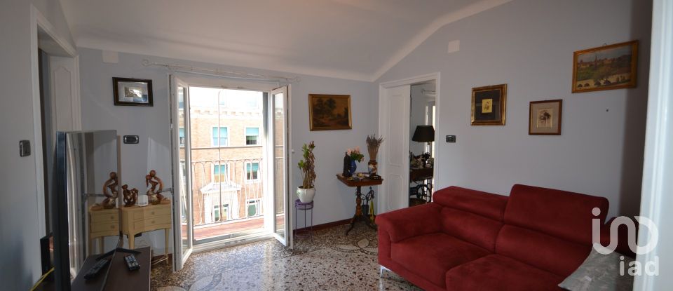 Apartment 7 rooms of 90 m² in Genova (16129)