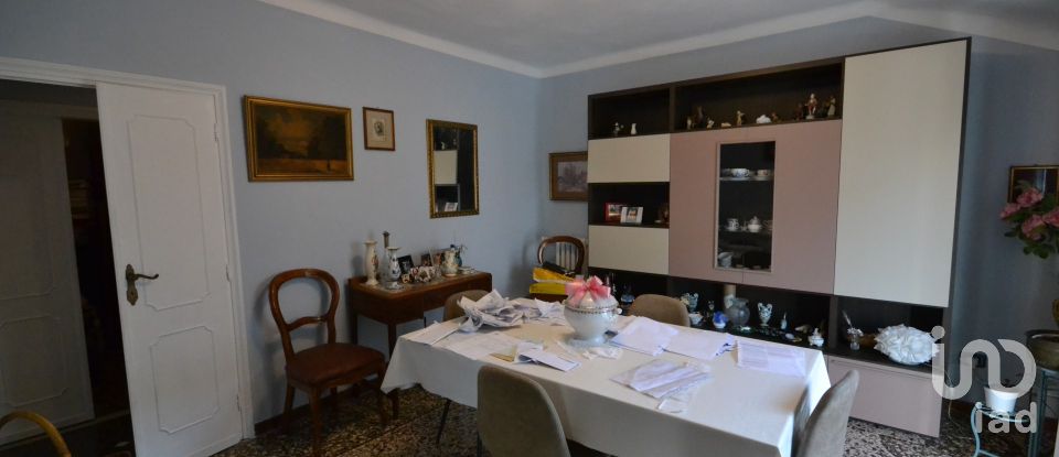 Apartment 7 rooms of 90 m² in Genova (16129)