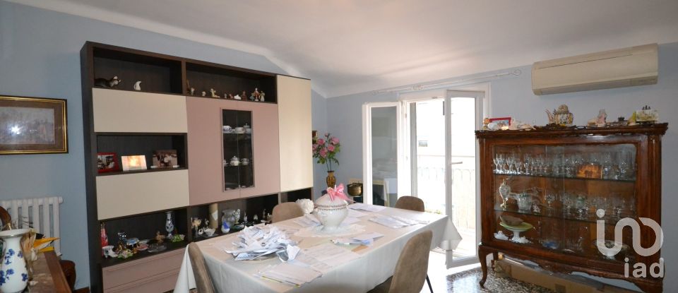 Apartment 7 rooms of 90 m² in Genova (16129)