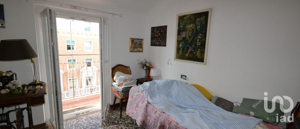 Apartment 7 rooms of 90 m² in Genova (16129)