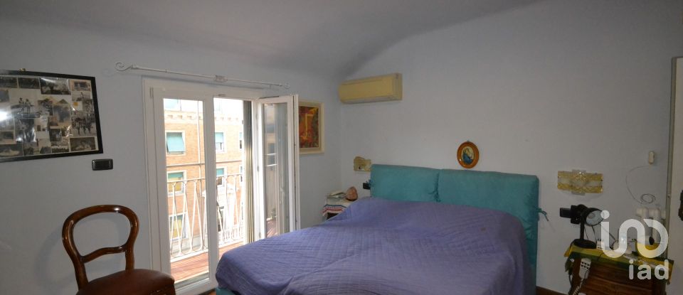 Apartment 7 rooms of 90 m² in Genova (16129)