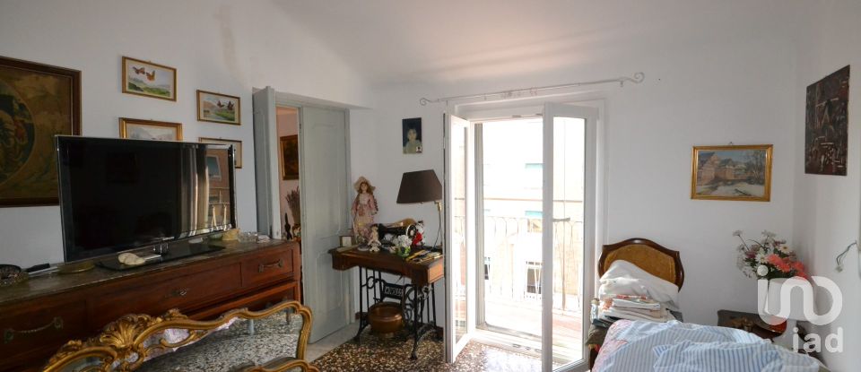 Apartment 7 rooms of 90 m² in Genova (16129)