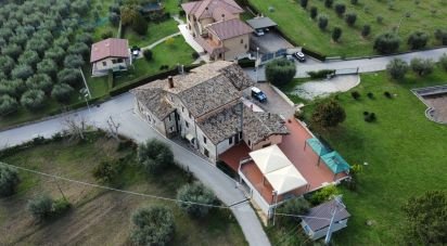 Rustico 16 locali di 660 m² in Ascoli Piceno (63100)