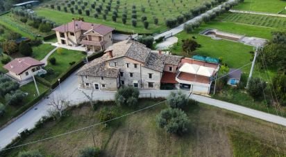 Rustico 16 locali di 660 m² in Ascoli Piceno (63100)