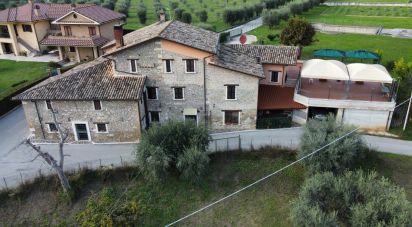 Rustico 16 locali di 660 m² in Ascoli Piceno (63100)