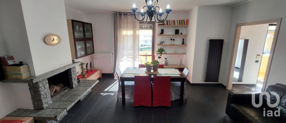 Quadrilocale di 116 m² a Seveso (20822)