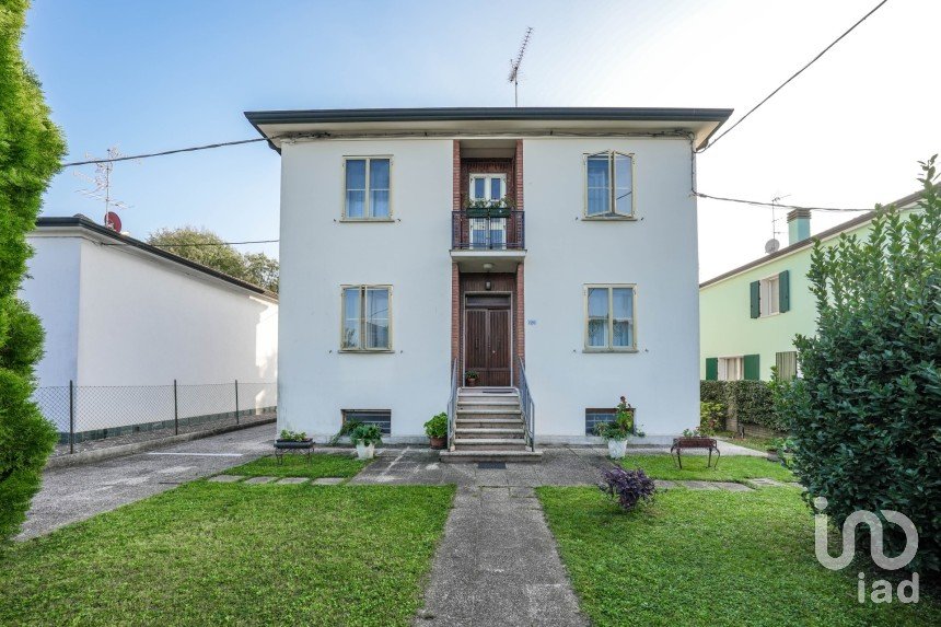 Casa 8 locali di 250 m² in Ferrara (44123)