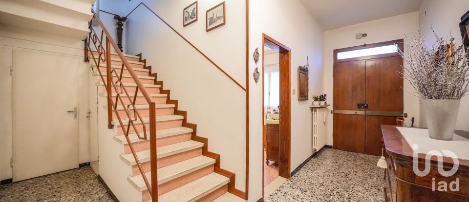 Casa 8 locali di 250 m² in Ferrara (44123)