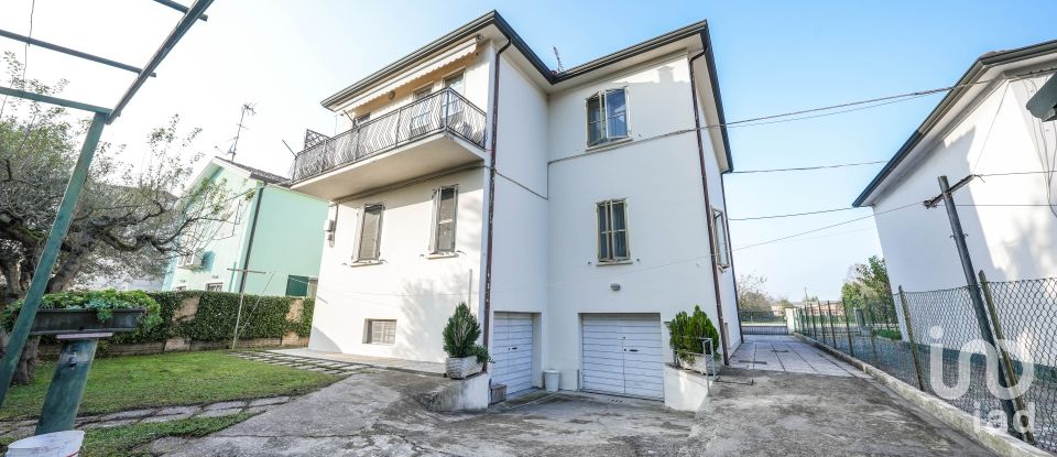 Casa 8 locali di 250 m² in Ferrara (44123)