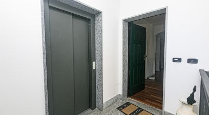 Four-room apartment of 120 m² in Genova (16159)