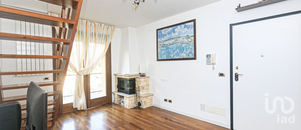 Four-room apartment of 120 m² in Genova (16159)