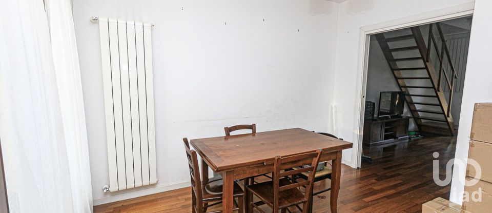 Four-room apartment of 120 m² in Genova (16159)