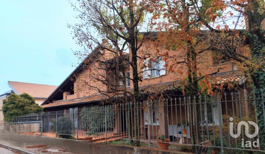 Villa 9 locali di 400 m² in San Genesio ed Uniti (27010)