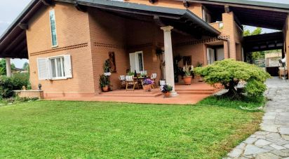 Villa 9 locali di 400 m² in San Genesio ed Uniti (27010)