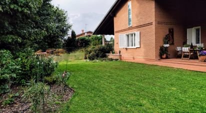 Villa 9 locali di 400 m² in San Genesio ed Uniti (27010)