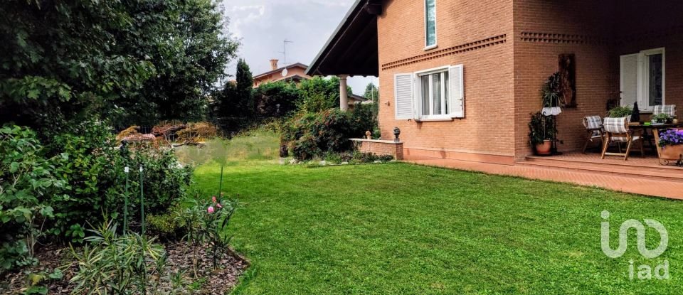 Villa 9 locali di 400 m² in San Genesio ed Uniti (27010)