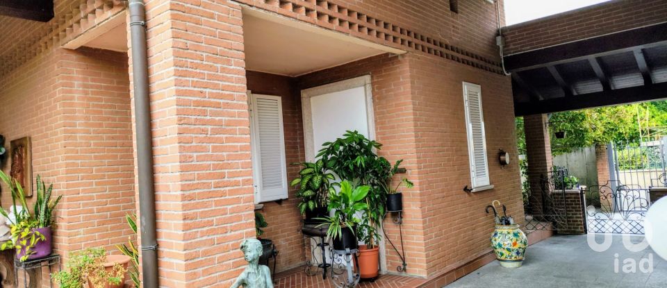 Villa 9 locali di 400 m² in San Genesio ed Uniti (27010)