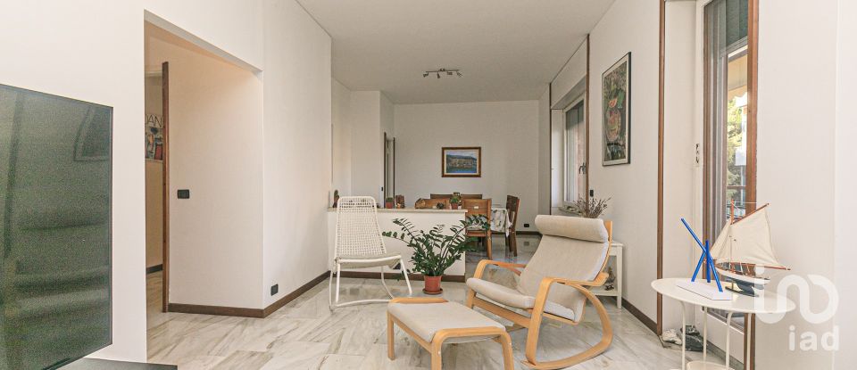 Apartment 8 rooms of 215 m² in Genova (16167)